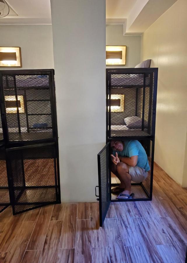 Outpost Hostel - Корон Екстериор снимка