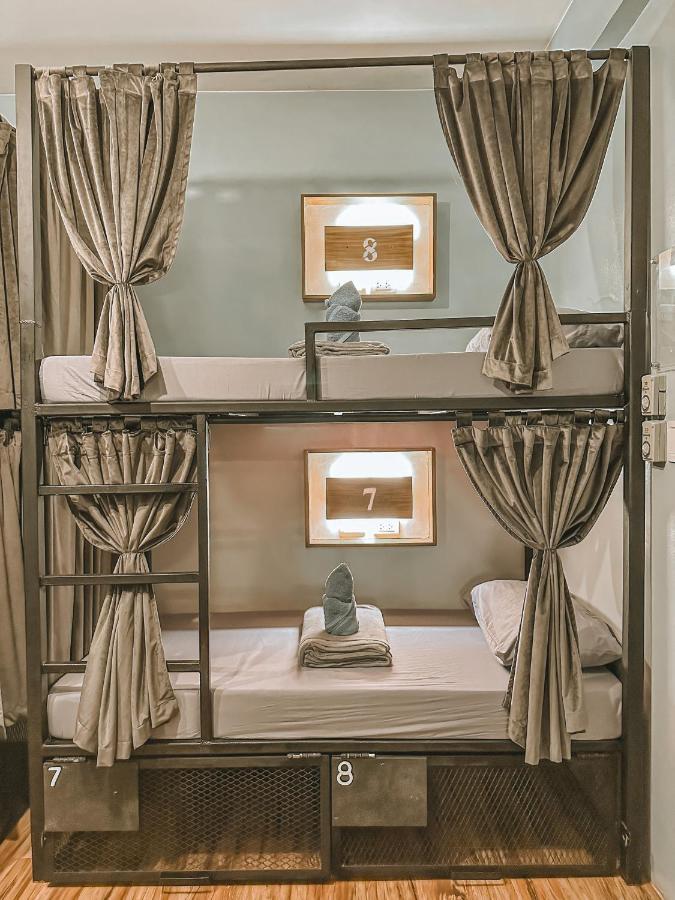 Outpost Hostel - Корон Екстериор снимка