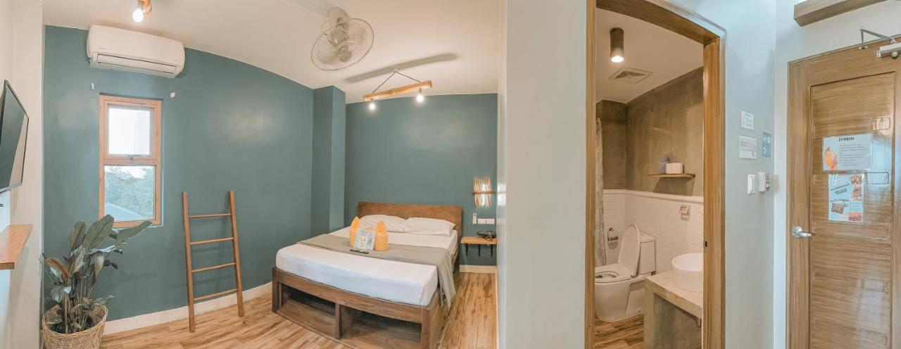Outpost Hostel - Корон Екстериор снимка