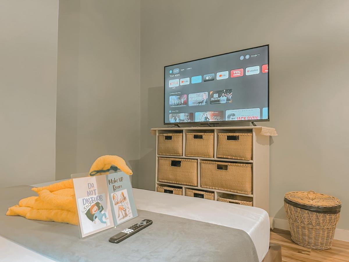 Outpost Hostel - Корон Екстериор снимка