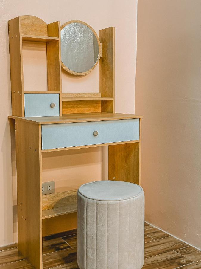 Outpost Hostel - Корон Екстериор снимка