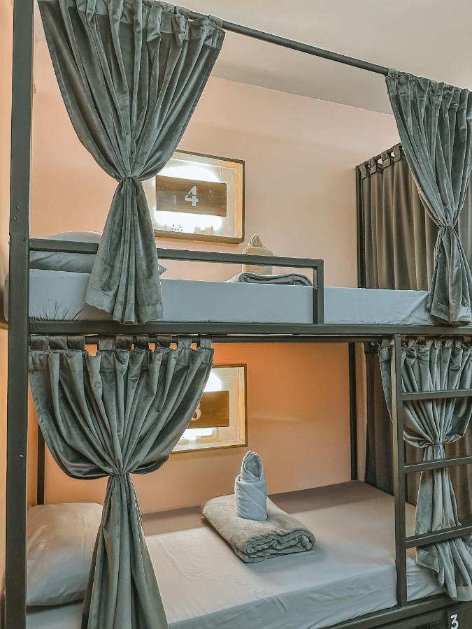 Outpost Hostel - Корон Екстериор снимка
