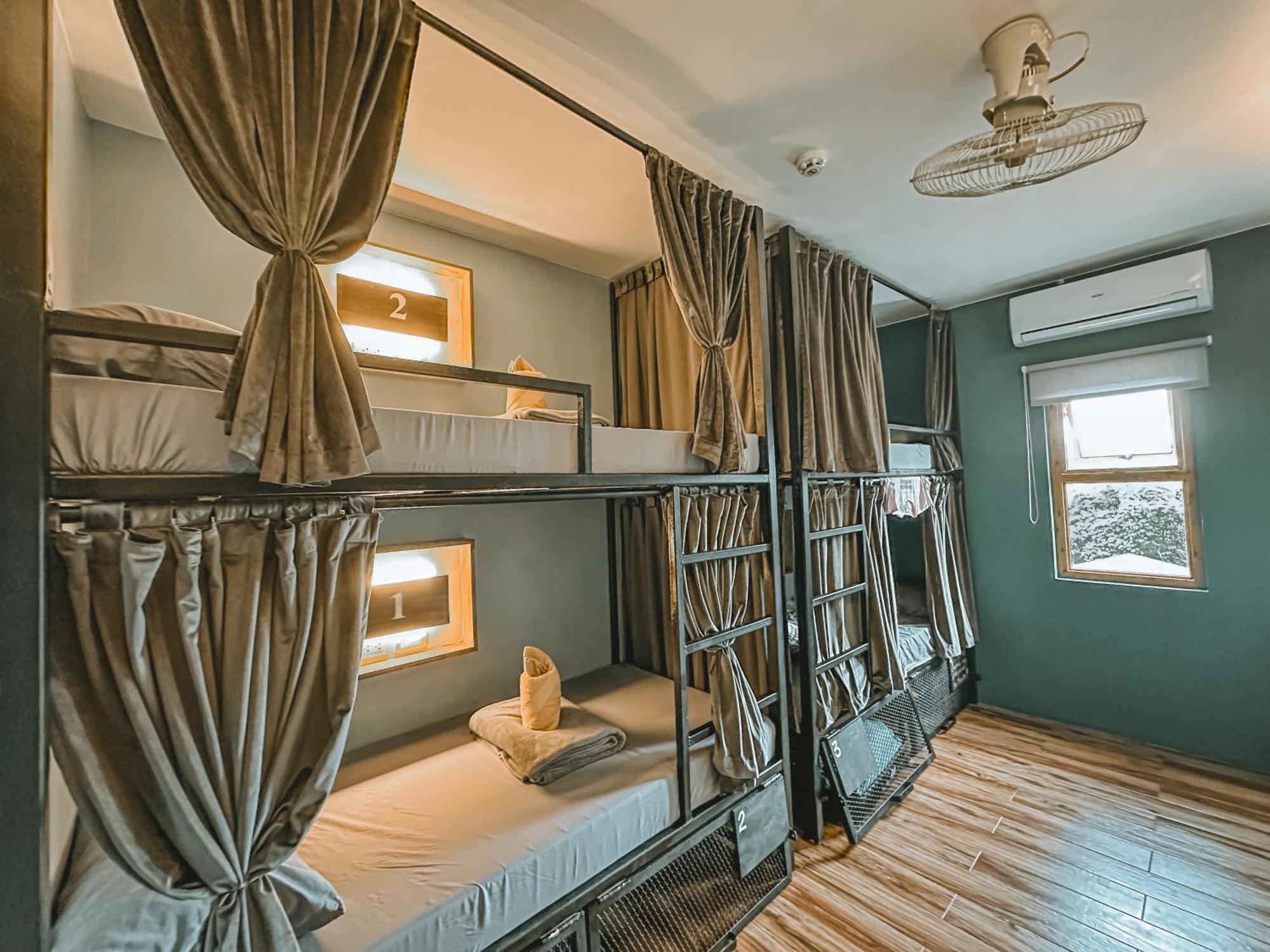 Outpost Hostel - Корон Екстериор снимка