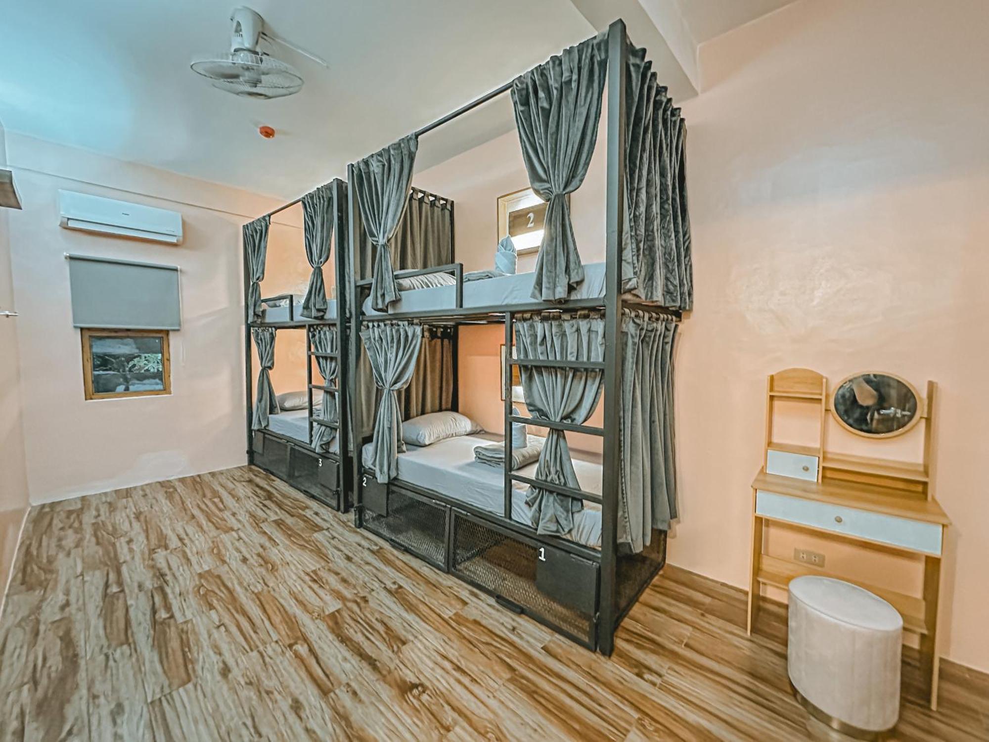 Outpost Hostel - Корон Екстериор снимка